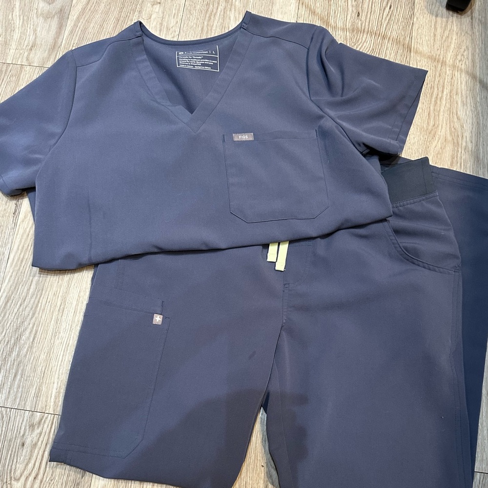 FIGS Scrub Set